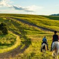 Šta Zlatibor nudi ovog leta: Paraglajding, zip-lajn, bob na šinama, veštačka stena, žičara, gondola…