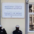 Žandarmerija stigla ispred zgrade Fakulteta za sport i fizičko vaspitanje u Novom Sadu