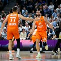 Armani merka pojačanje: Krilni centar napustio Valensiju