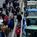 ​Grčki poljoprivrednici još uvek blokiraju puteve