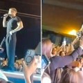 Saša Kovačević pao sa bine: Incident na koncertu pevača, snimljena dramatična scena, publika vrišti