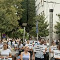 (Foto) Javna rasprava o obaveznoj vakcinaciji dece u crnogorskim vrtićima, roditelji protestuju u Podgorici