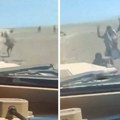 "Ovo je GTA u stvarnom životu": Uznemirujući snimci, vojska oklopnim vozilima gazi borce koji se predaju (video)