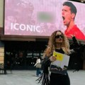 (Video): Albanska pevačica se iznervirala zbog Novaka Đokovića: Jednim potezom razbesnela Srbe - Jedan je Nole!
