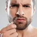 Zašto nikada ne bi trebalo da depilirate ili čupate dlačice iz nosa
