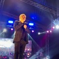 Željko Samardžić potvrdio da mu nema premca: U prvim redovima na koncertu u Leskovcu najviše mlade publike