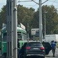 Automobilom se zakucao u tramvaj: Ozbiljan udes na Autokomandi usred špica, stvara se gužva