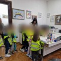 Prevarili i roditelje i novinare: Deca iz vrtića u kabinetu gradonačelnika iskorišćena i slikana bez saglasnosti?!