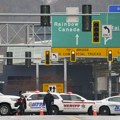 Eksplozija automobila na mostu koji spaja SAD i Kanadu: Dve osobe poginule, zatvorena sva četiri prelaza