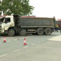 Sudar kamiona i autobusa kod Obrenovca: Jedna osoba poginula, 20 povređeno