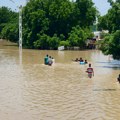 Poplave naterale ljude da napuste kuće, ali na ulicama donele krokodile i zmije: "Budite na oprezu"