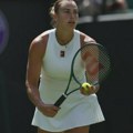 Manekenka pokazala da ume da igra tenis, ali Sabalenka ide u drugo kolo Vimbldona!