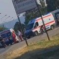 Saobraćajna nesreća na Klisi: Automobil oborio motociklistu, na licu mesta dvoje vozila Hitne pomoći (video)