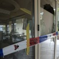 (Foto) ovo je lokal gde je jutros bačena bomba: Prve fotografije sa lica mesta: Popucala stakla, srča po podu