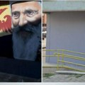 Prefarbani murali posvećeni patrijarhu Pavlu, mitropolitu Amfilohiju i drugi grafiti u Mitrovici i Zvečanu: Sve urađeno uz…