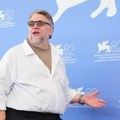 "Ne plašim se veštačke inteligencije. Plašim se prirodne gluposti": Slavni reditelj predstavio "Frankenštajna" u Veneciji