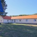 Žene je gradile bez nadnice, majke nisu štedele ruke kako bi deci obezbedile bolje sutra: Seoska škola u Zlakusi sada…