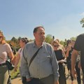 SNS direktora škole u Mirijevu čuvala policija: Prosvetna inspekcija razgovarala sa njim i roditeljima