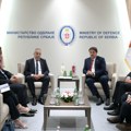 Gašić sa ministrom odbrane Kipra Palmasom o unapređenju vojne saradnje