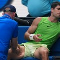 Totalni haos u Melburnu! Karlos Alkaraz se povredio, a Aleksander Zverev urlao na Srpkinju (video)