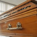 Bizarna scena na magistrali kod Priboja: Mrtvački sanduk sa pokojnikom ispao nasred puta!
