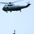 Komercijalni avion prišao helikopteru u kojem je bio Tramp, odmah pokrenuta istraga!