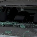 Automobil iz Srbije palicama razlupali u Hrvatskoj: Srbi bežali od napadača, povređeni su