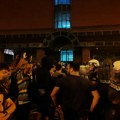 Rojters o atmosferi pred izbore u Srbiji: Prebijanja, sajber napadi, pritisci