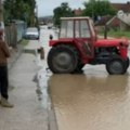 Poplavljen deo Bojnika, građani blokirali put – VIDEO