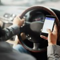 Kolike su kazne za vozače ako koriste mobilni u vožnji: Kazne i za pešake
