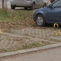 Stubići i katanci čuvaju parking mesta – stanari besni, inspektora ni na vidiku