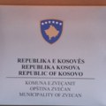 Kurti nastavlja rat protiv ćirilice! Skinuli tablu sa zgrade opštine Zvečan!