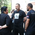 Otac došao u policijskoj uniformi ubijenog sina: Slika ispred Okružnog zatvora kida dušu, porodice ubijenih u masakru…