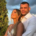 Darko Stošić se pohvalio mišićima i prelepom suprugom u bikiniju: "Zovite policiju"