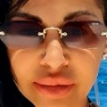 Stavila pirsing, obukla tigrasti bikini i napravila haos: Pevačica se razvela u šestoj deceniji, pa se skinula