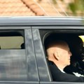 Stanje poznatog glumca sve lošije Jedva prepoznaje članove porodice, supruga preuzela ulogu negovatelja