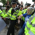 Više od 400 ljudi uhapšeno u Londonu na skupu podrške zabranjenoj grupi Palestinska akcija