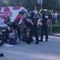 Ovako to radi EU policija! Biber sprej direktno u oči blokaderima! (video)