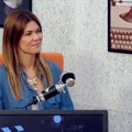 Iza mikrofona i na motoru: Jelena Pajić o muzici i pevanju iz srca /video/