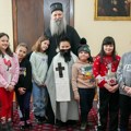 Osnovci iz Novih Kozaraca posetili Hram Svetog Save i patrijarha Porfirija