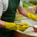 Nisu soda i sirće: Pomešajte šećer sa dva jednostavna sastojka i dobićete efikasnu pastu za čišćenje doma