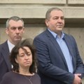 (VIDEO) Vladimir Orlić peške, iz pravca predsedništva, došao na sednicu Odbora za bezbednost
