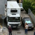 Kamion otkinuo deo zgrade u Ulici Đenerala Kovačevića, saobraćaj u zastoju