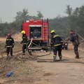 Vatrogasci u Deliblatskoj peščari sa 20 kilograma opreme na 50 stepeni – šta kada plamen krene direktno na njih