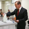 Javio se Medvedev: "Protivnik uložio ogromne napore da pokvari rezultate izbore"