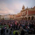 Pola miliona ljudi na ulicama, vlast ih bezobrazno ignoriše, režimski mediji ćute ili lažu – a nije Srbija