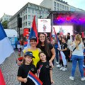 Crnogorka Slađana ponosno stajala sa srpskom zastavom u Frankfurtu: "Mi smo jedan narod"