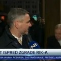 Đilasova poslanica pogođena flašom Haos ispred RIK-a se nastavlja (VIDEO)