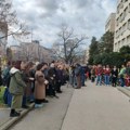 Deo sadašnjih i bivših zaposlenih Pokrajinskog ombudsmana uz studente