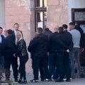 Miloš Vučević izviždan i gađan jajima u Bečeju (VIDEO)